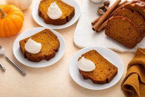 Felii de chec cu dovleac și frișcă