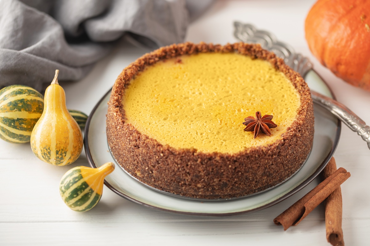 Cheesecake cu cremă de dovleac și biscuiți digestivi cu scorțișoară