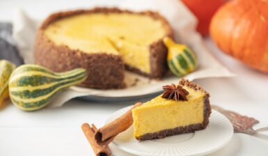 Cheesecake cu dovleac și biscuiți digestivi cu scorțișoară porționat