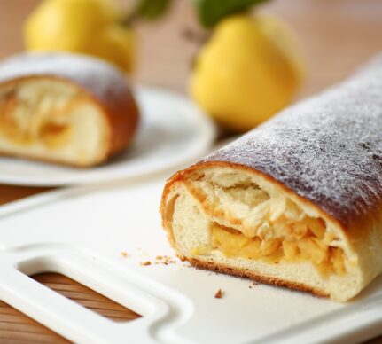 Ștrudel cu gutui și aluat pufos, de post