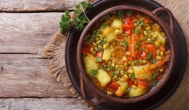 Tocăniță de fasole mung cu legume