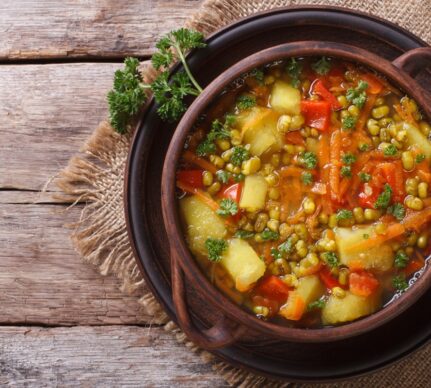 Tocăniță de fasole mung cu legume