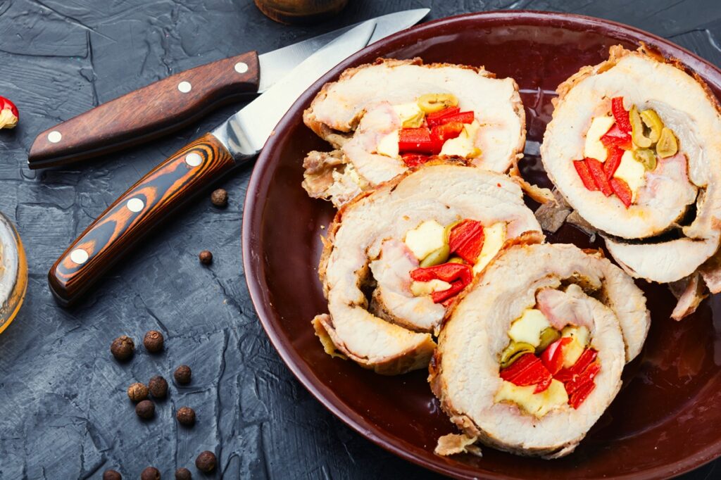 Patru porții de ruladă din carne de porc