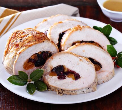 Ruladă de porc cu fructe uscate porționată