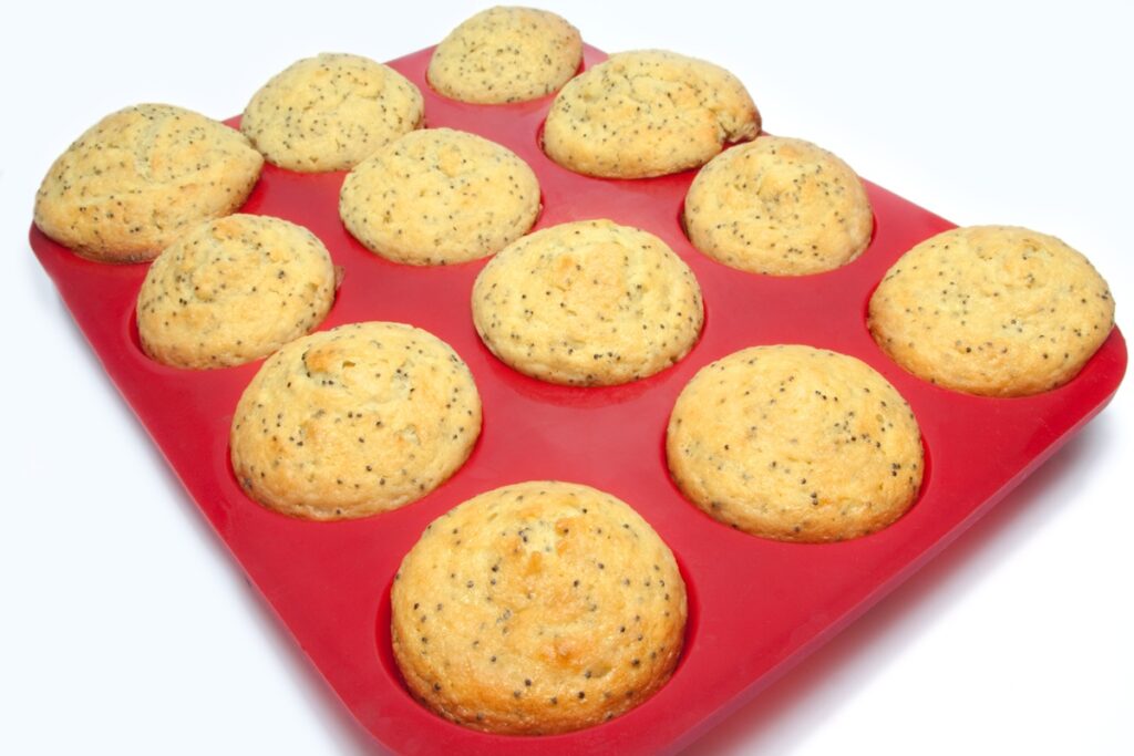 Brioșe cu lămâie și mac în tava de copt