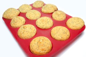 Brioșe cu lămâie și mac în tava de copt