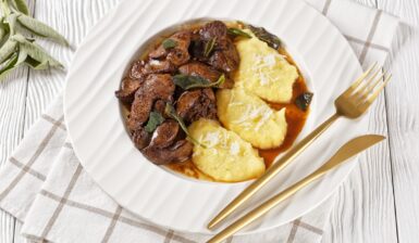 Ficăței de pui cu sos de soia și mămăliguță cu parmezan