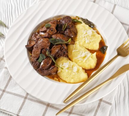 Ficăței de pui cu sos de soia și mămăliguță cu parmezan