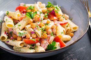 Paste cu năut și dressing cremos