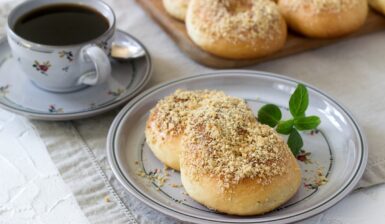 Mucenici pufoși cu nucă și scorțișoară