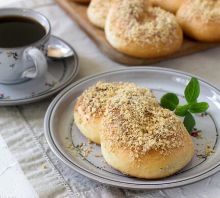 Mucenici pufoși cu nucă și scorțișoară