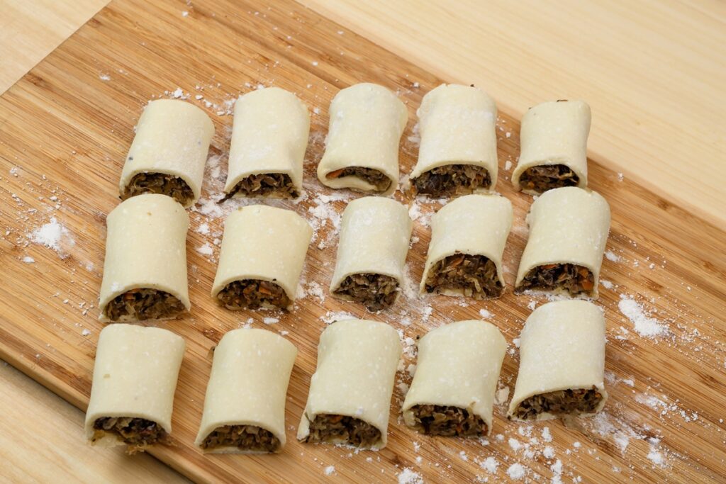 Pateuri cu varză și ciuperci