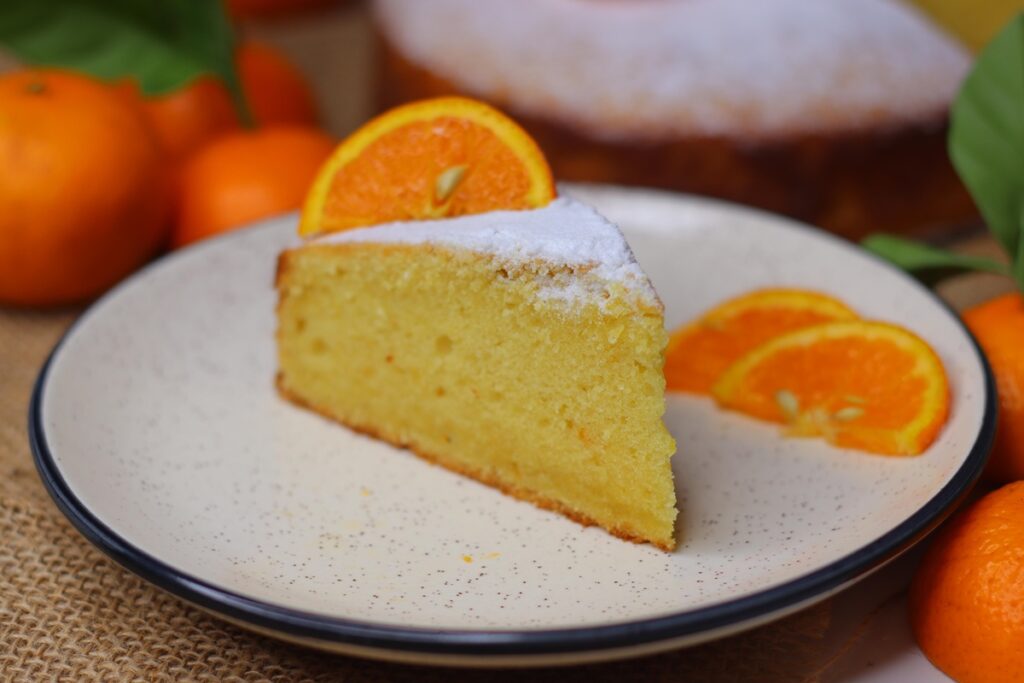 Porție de prăjitură cu portocale, de post