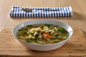 Supă de post cu legume și tăiței de casă