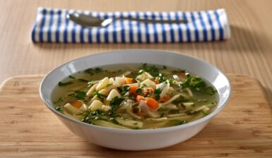 Supă de post cu legume și tăiței de casă