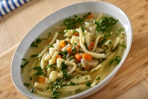 Supă de legume cu tăiței de casă