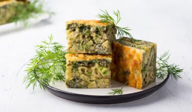 Cuburi aperitiv cu ciuperci și verdeață