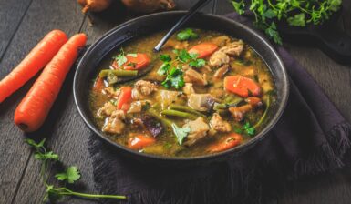 Supă rustică de pui cu ciuperci și legume