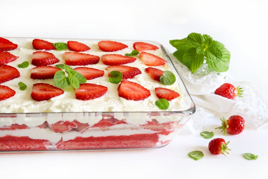 Tiramisu cu căpșuni și cremă de mascarpone