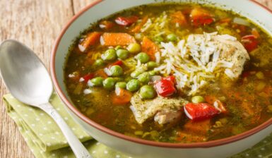 Supă de pui cu orez și legume
