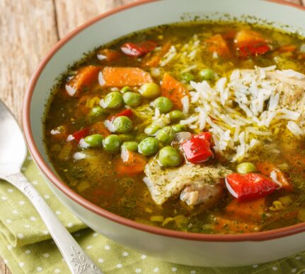 Supă de pui cu orez și legume