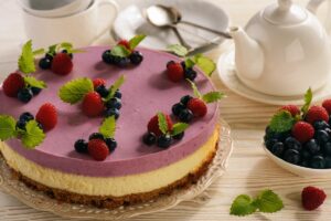 Cheesecake cu mousse de afine și zmeură