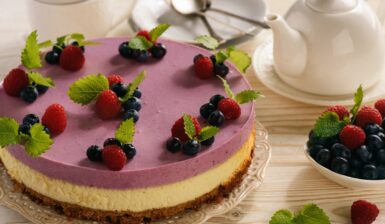 Cheesecake cu mousse de afine și zmeură