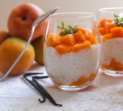 Budincă de tapioca cu caise și vanilie în pahare