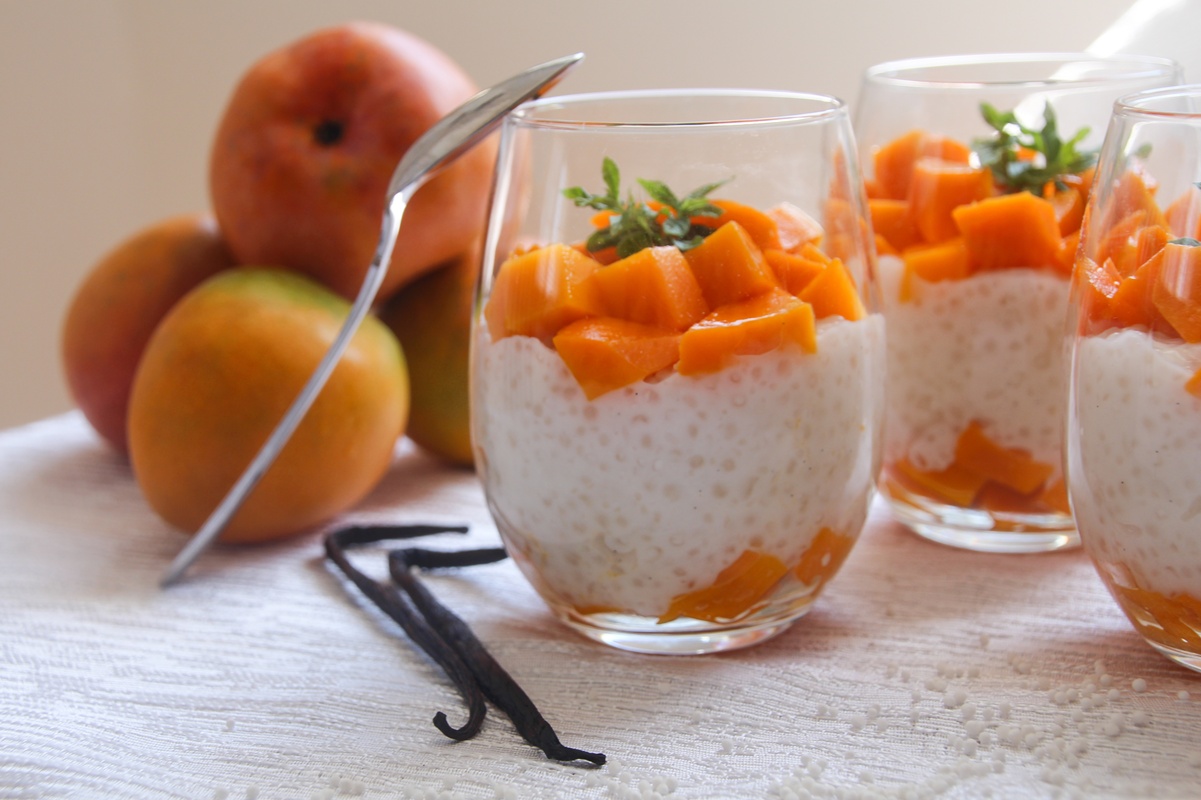 Budincă de tapioca cu caise și vanilie în pahare