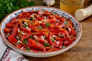 Salată de ardei copți cu hrean și miere