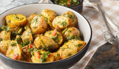Cartofi noi cu sos chimichurri