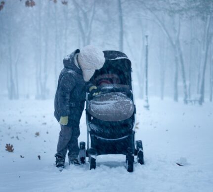 (P) Sac iarna carucior – accesoriul care face plimbările de iarnă mult mai simple și mai confortabile