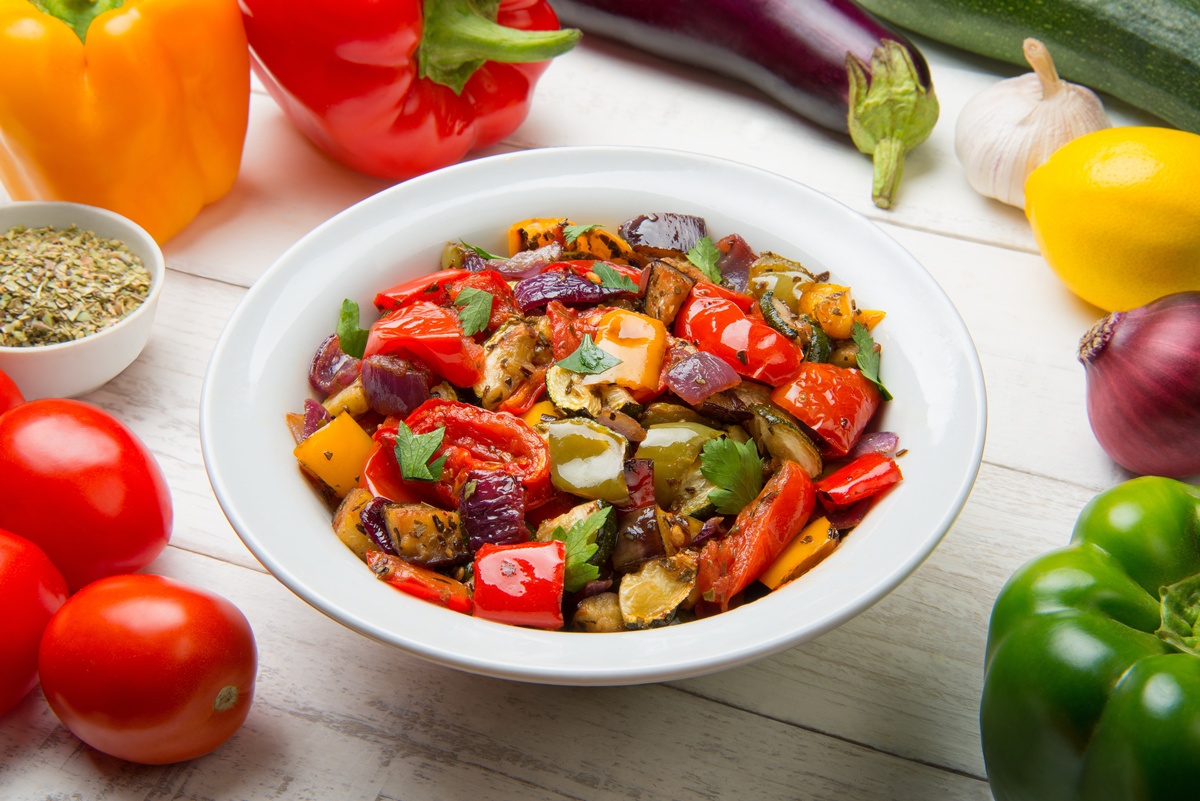 Salată mediteraneeană de legume coapte