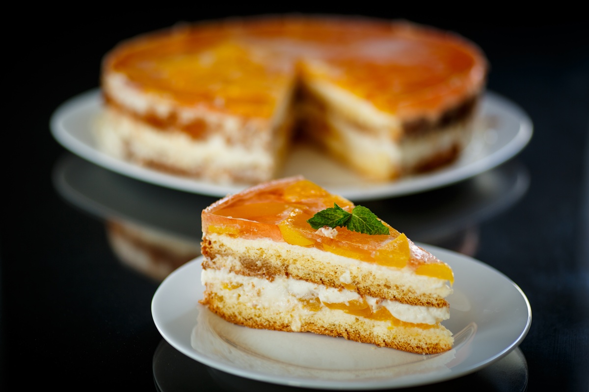 Tiramisu de vară cu iaurt și jeleu de piersici