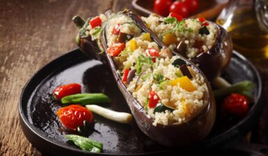 Vinete umplute cu quinoa și legume, preparate la cuptor