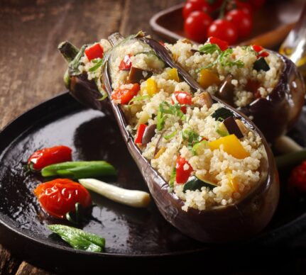 Vinete umplute cu quinoa și legume, preparate la cuptor