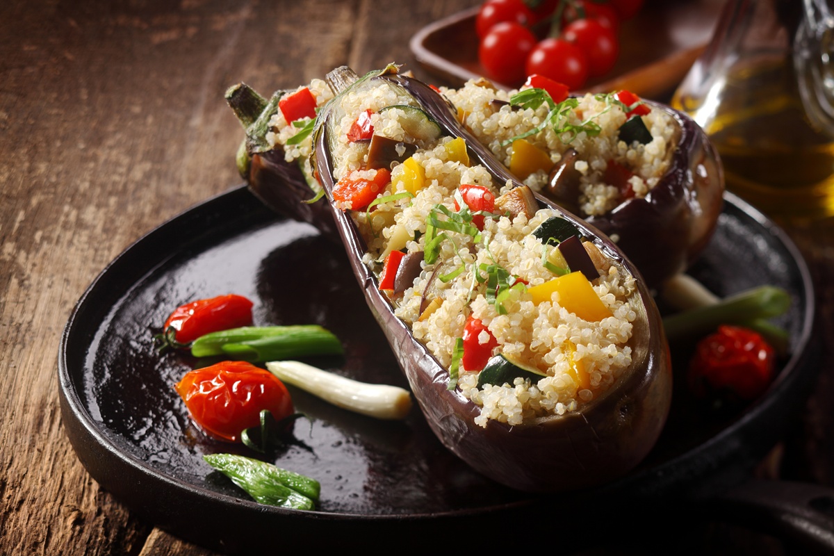 Vinete umplute cu quinoa și legume, preparate la cuptor