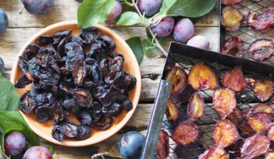 Prune deshidratate întregi