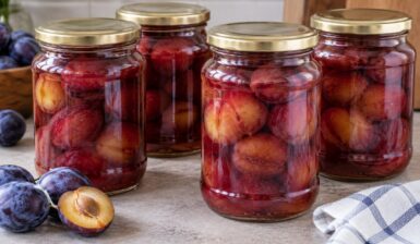 Prune la borcan fără zahăr - patru borcane