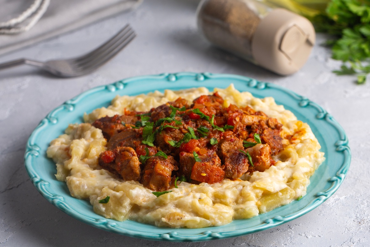 Hünkâr Beğendi – rețetă turcească de vinete cu carne
