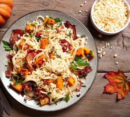 Paste cu dovleac copt, bacon și parmezan
