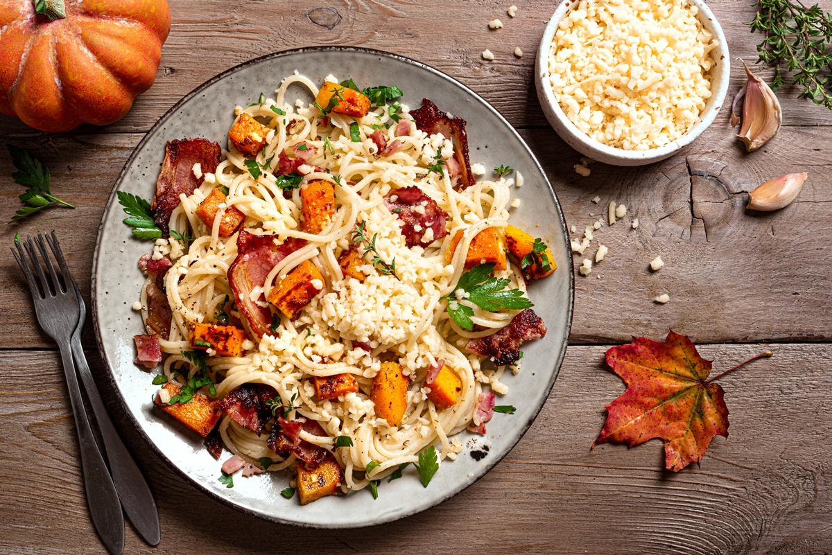 Paste cu dovleac copt, bacon și parmezan