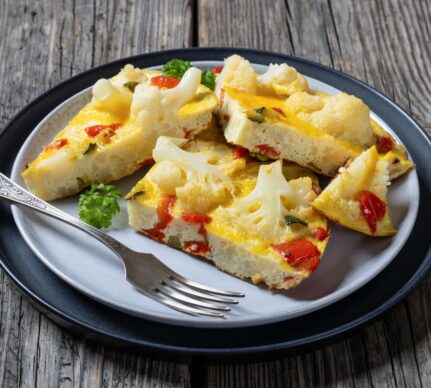 Frittata la cuptor cu conopidă și ardei