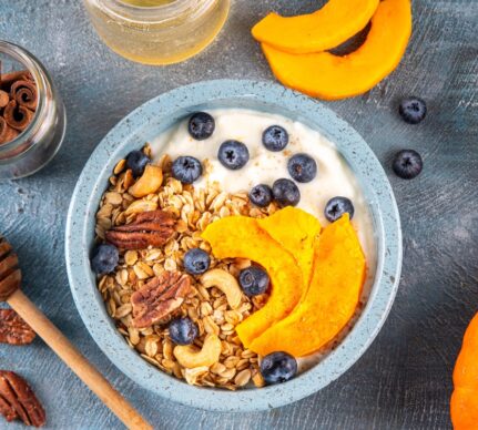 Granola cu iaurt și dovleac copt